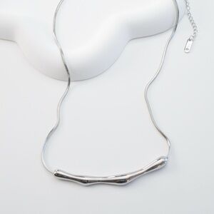 Collarbone Minimalist Organic Thin Pendant Clavicle Silver Necklace